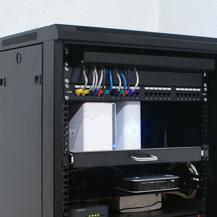 Qoltec Rack-Fachboden 54509 | 600*600 | Schwarz