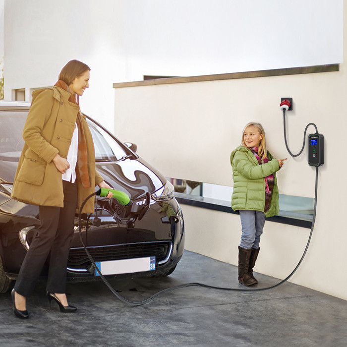 Qoltec Mobile EV charger with adjustable 2in1 Type2 | 7kW | 230V | CEE 32A | Wi-fi | LCD | Portable | Wallbox | 5m